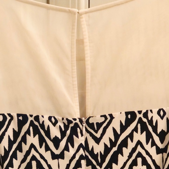 Patterned Dress - Picture 5 of 7